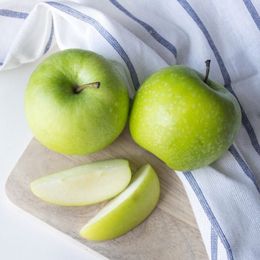 Apples Reduce Cardiovascular Deaths Nearly as Well as Statins Do-Without Dangerous Side Effects