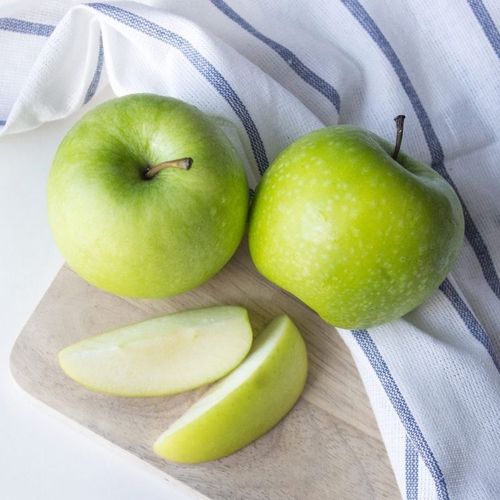 Apples Reduce Cardiovascular Deaths Nearly as Well as Statins Do-Without Dangerous Side Effects